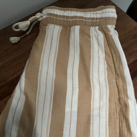 2 Pairs Women's Old Navy Linen Blend Drawstring Shorts Size M - Picture 3 of 11